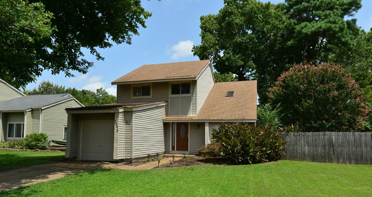 1548 Beachview Dr - Photo 3 of 30