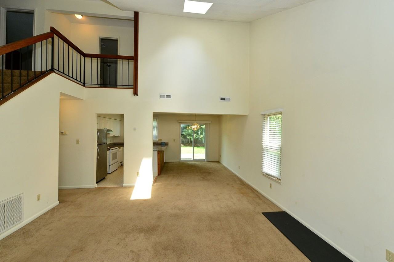 1548 Beachview Dr - Photo 6 of 30