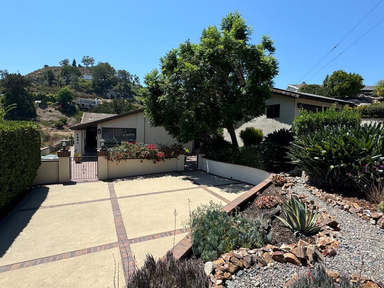 4884 Vista Arroyo - Photo 3 of 23