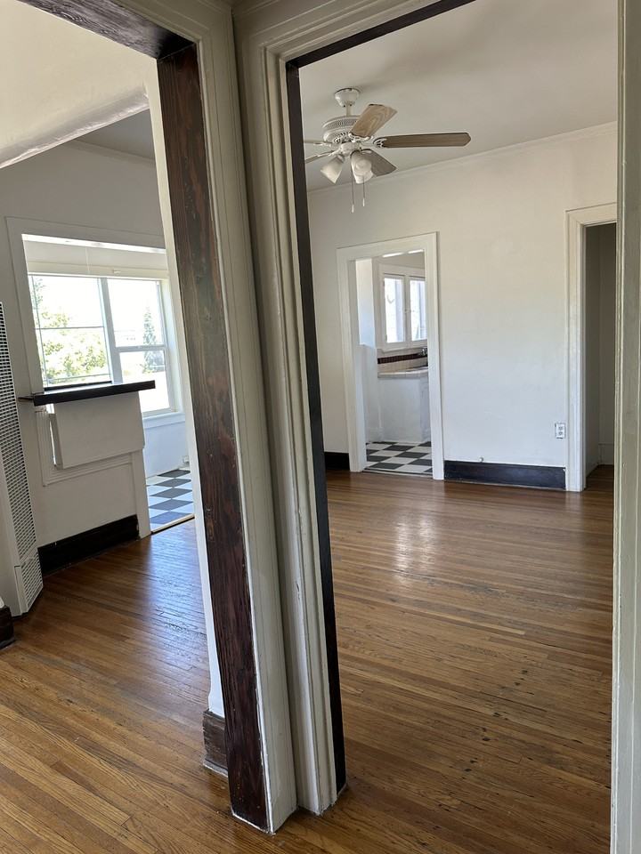 554 N Harvard Blvd #554 - Photo 4 of 40