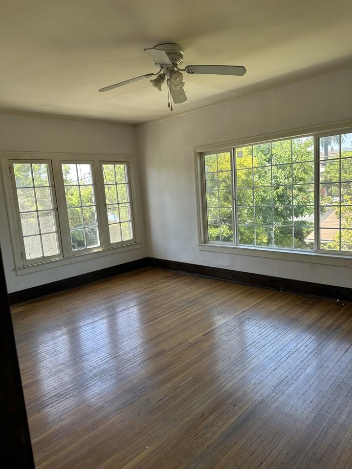 554 N Harvard Blvd #554 - Photo 6 of 40