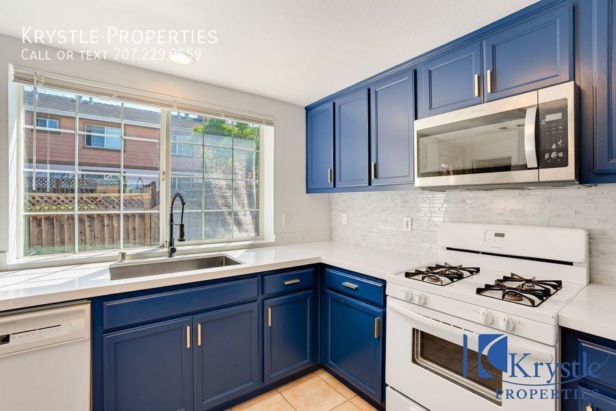 628 Daniels Ave - Photo 3 of 36