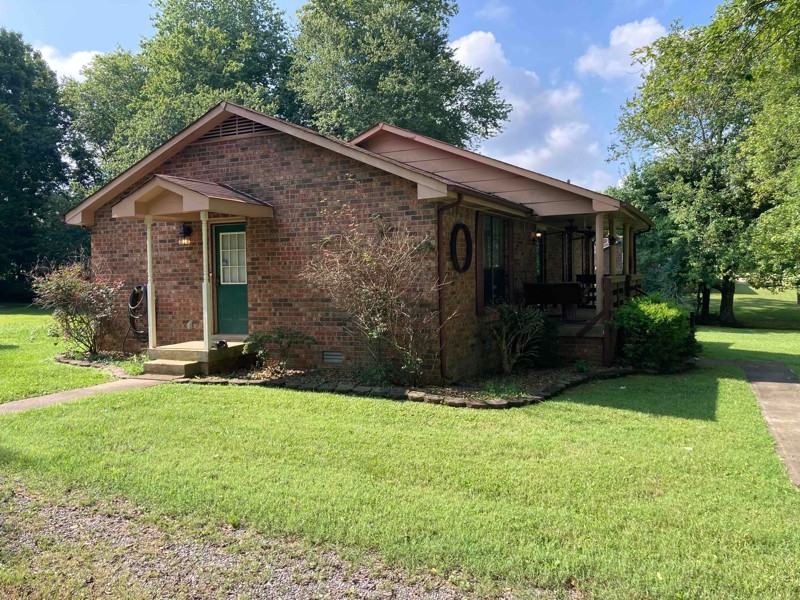 1011 Oakwood Rd - Photo 2 of 26