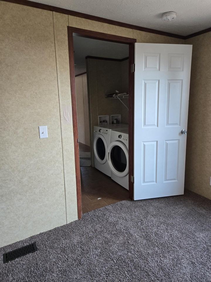 BUZZ IN STORAGE - Photo 6 of 15