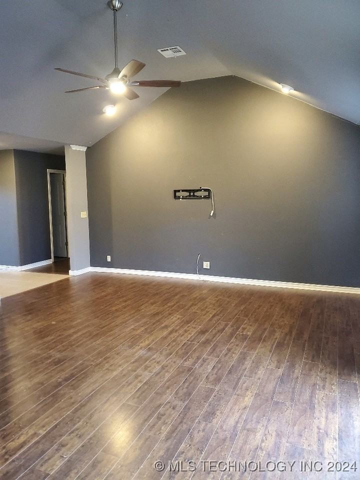 9286 Columbia St - Photo 3 of 20