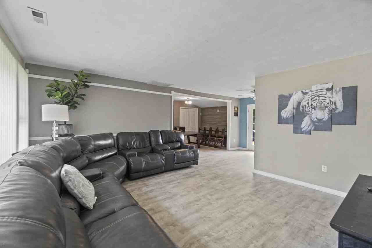 1729 S Lakeland Dr - Photo 3 of 20