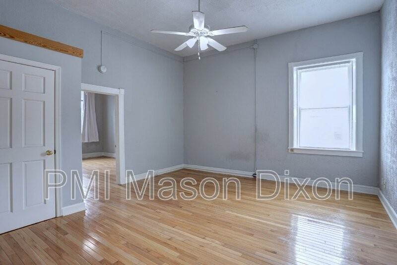 632 S Broadway #200 - Photo 6 of 14