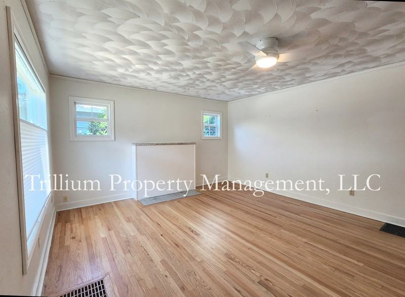 2818 Se 70th Ave - Photo 2 of 32