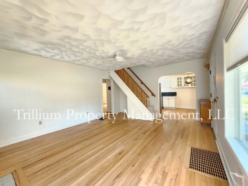 2818 Se 70th Ave - Photo 3 of 32