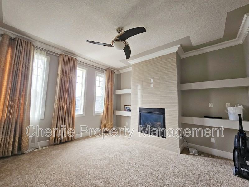 546 Albany Way Nw - Photo 2 of 32