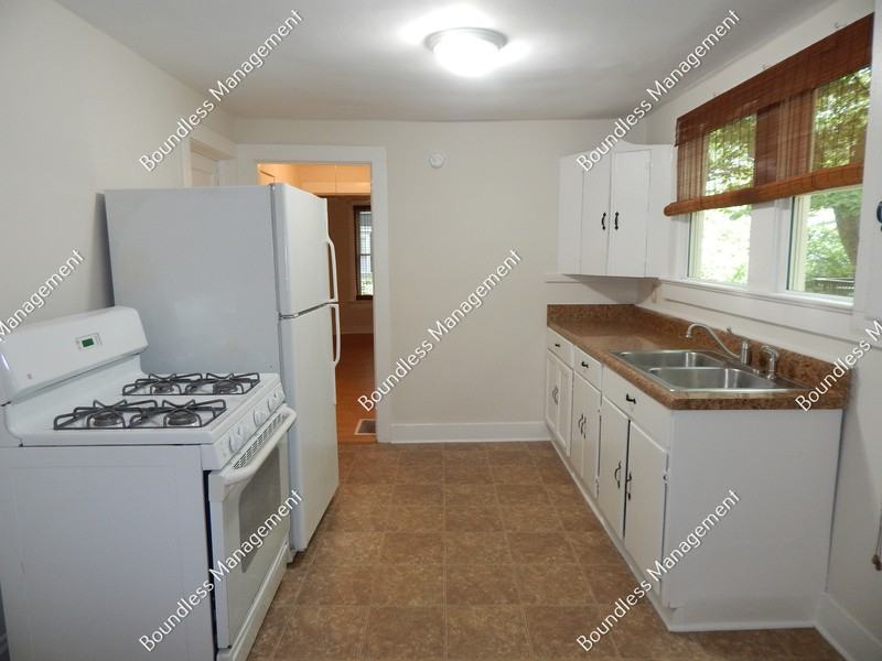 624 Waldo St Se - Photo 5 of 15