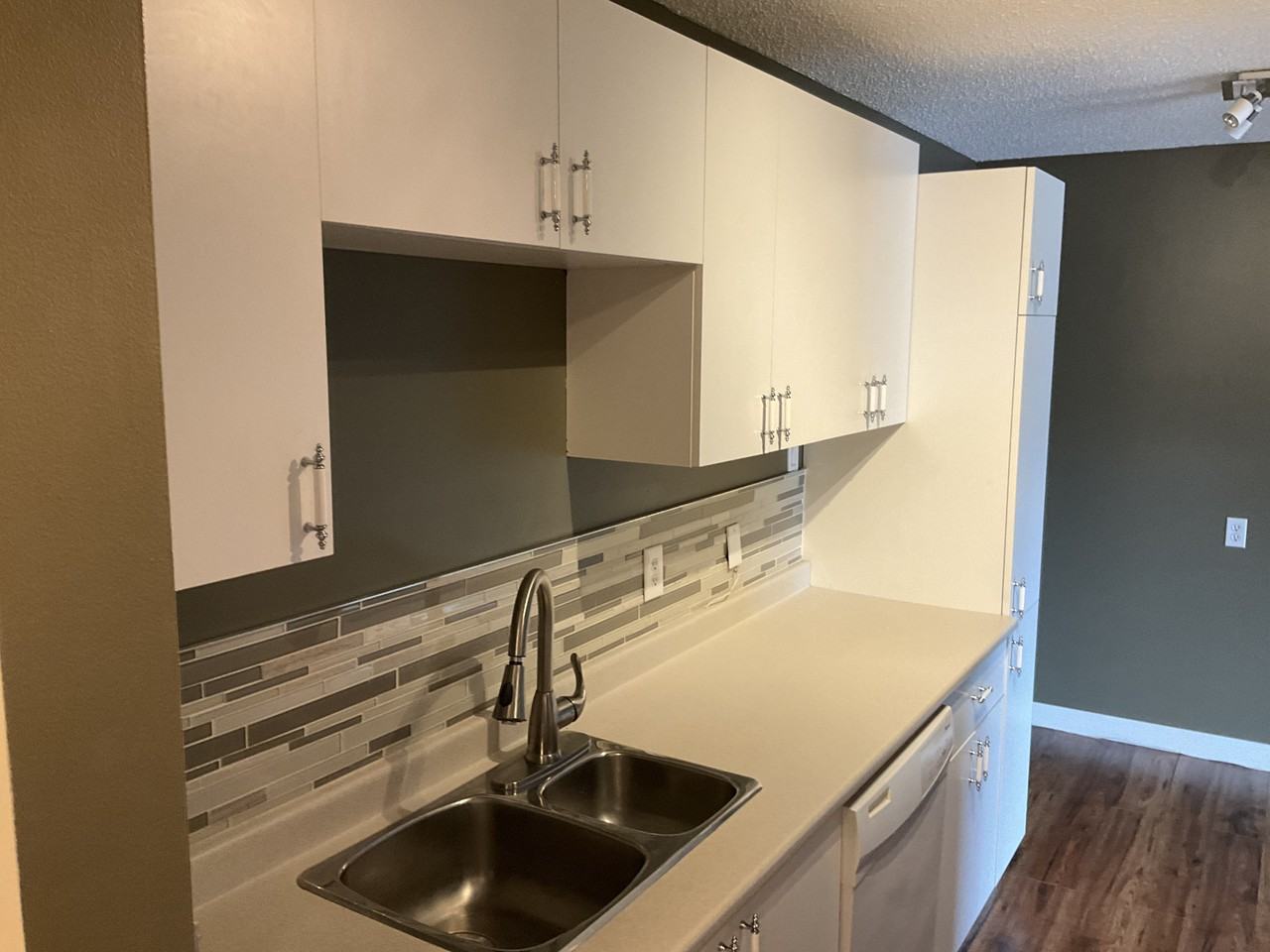 10901 83 St Nw - Photo 3 of 13