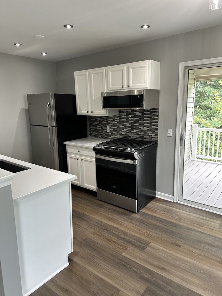 219 Rosebay Ct #219 - Photo 3 of 18