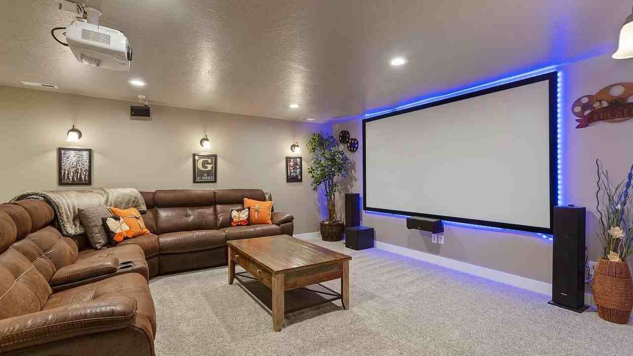 7421 N Hutch Ln
