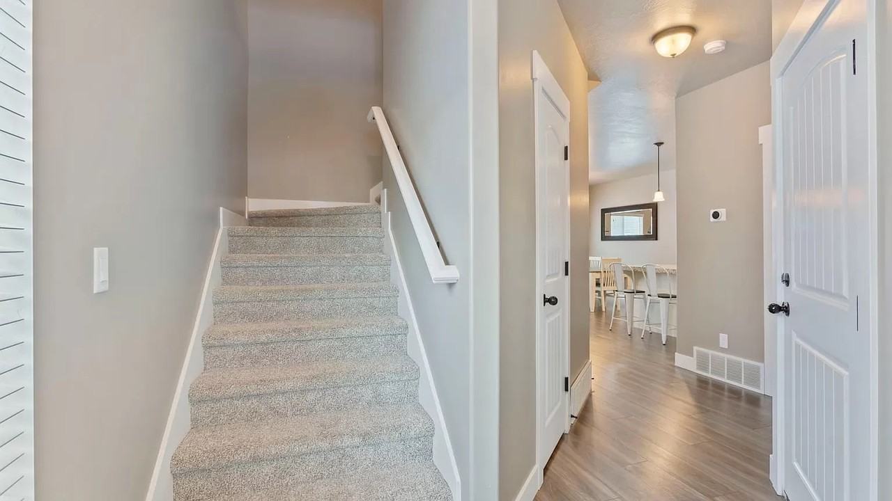 7421 N Hutch Ln - Photo 3 of 27