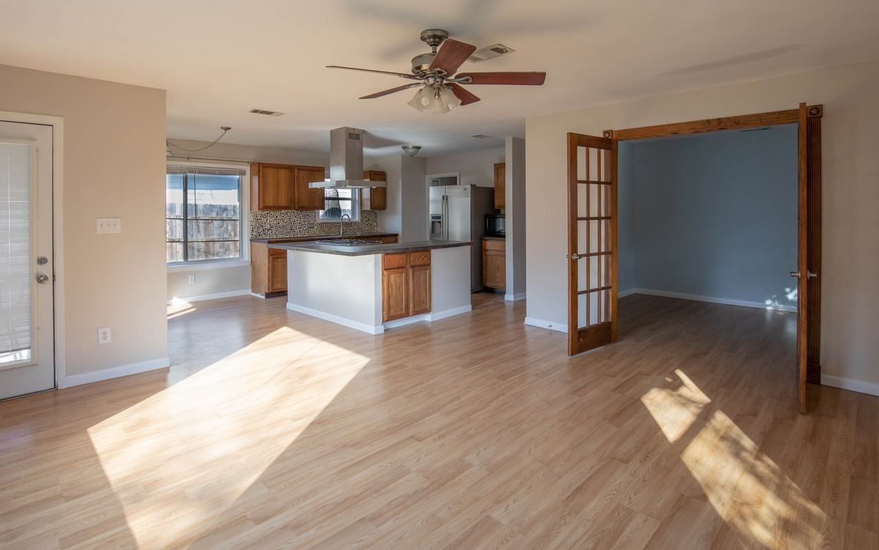 1609 Maple Avenue - Photo 2 of 26