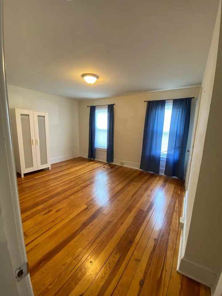 528 Selfridge St - Photo 2 of 11