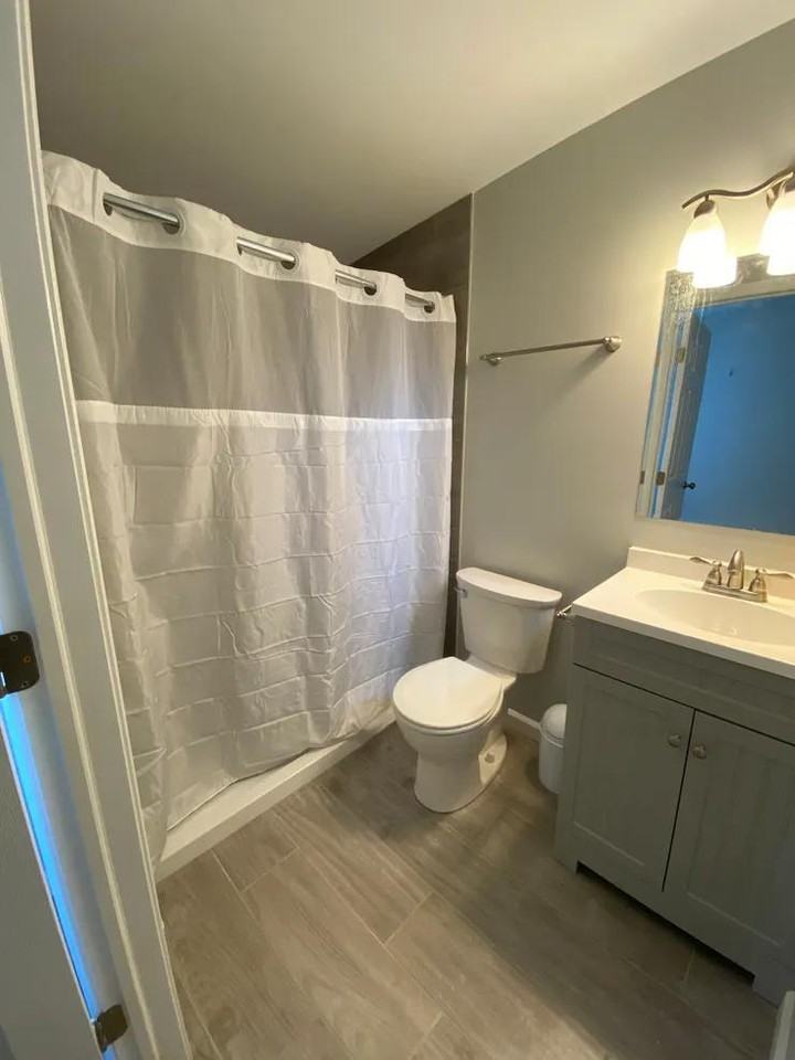 528 Selfridge St - Photo 7 of 11