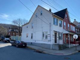 featured image of 534 E 5th St