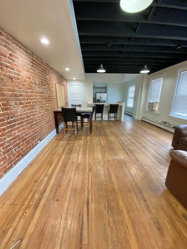 610 E Morton Street - Photo 2 of 11