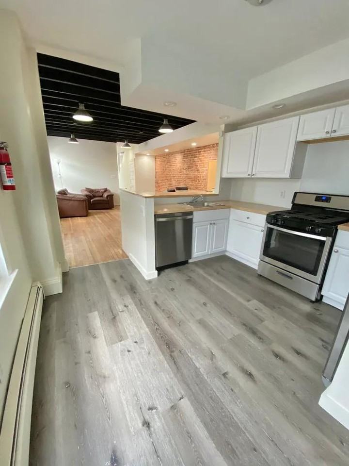 610 E Morton Street - Photo 5 of 11