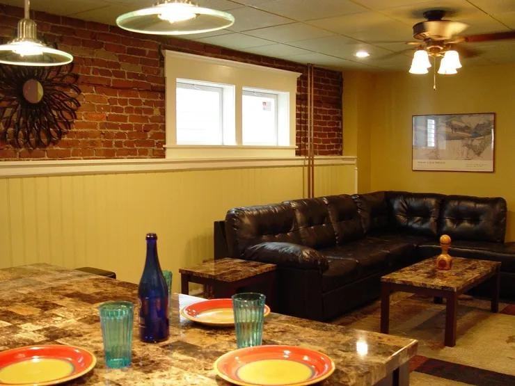 625 E Morton St - Photo 6 of 11