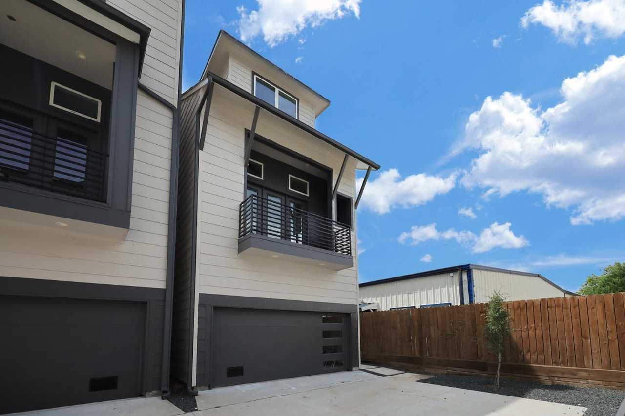 1537 West 24th St A - Photo 3 of 50