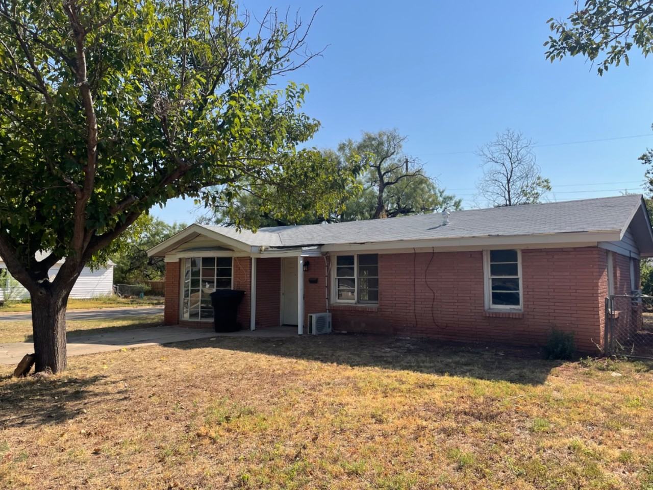 725 Park Ave - Photo 3 of 20