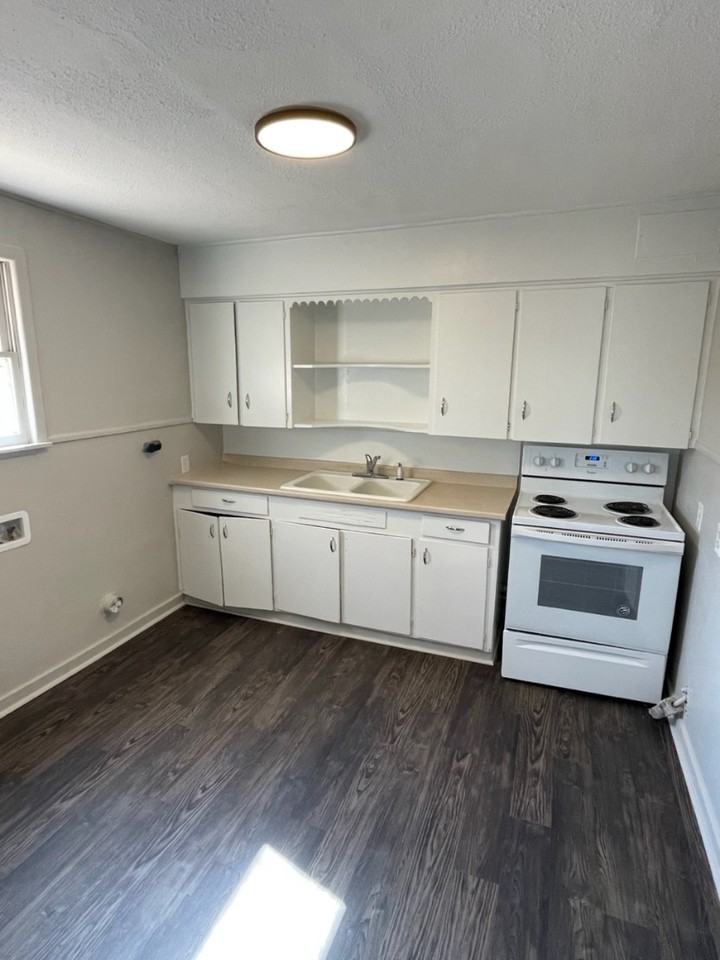 725 Park Avenue - Photo 3 of 10