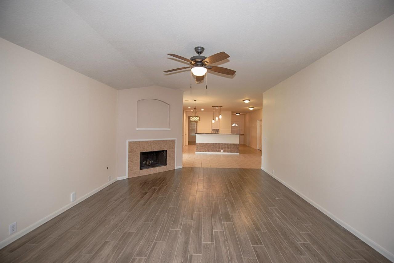 2753 Foster Hill Dr - Photo 2 of 10