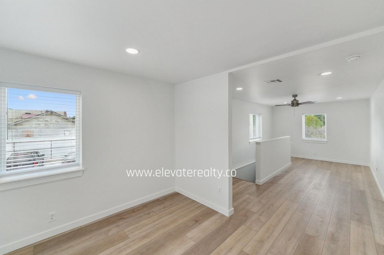 20 N Urbana Ave - Photo 3 of 10