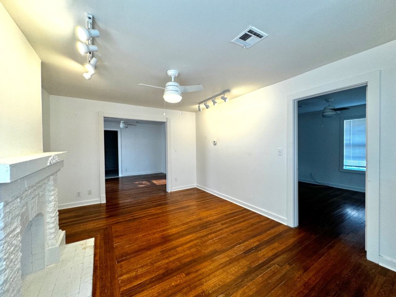 2515 E 10th St - Photo 2 of 22