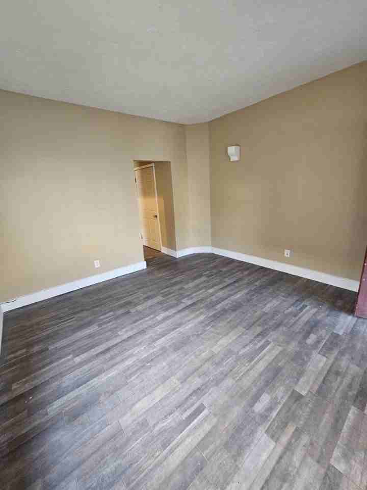 546 North Goodlet Avenue - Photo 2 of 10