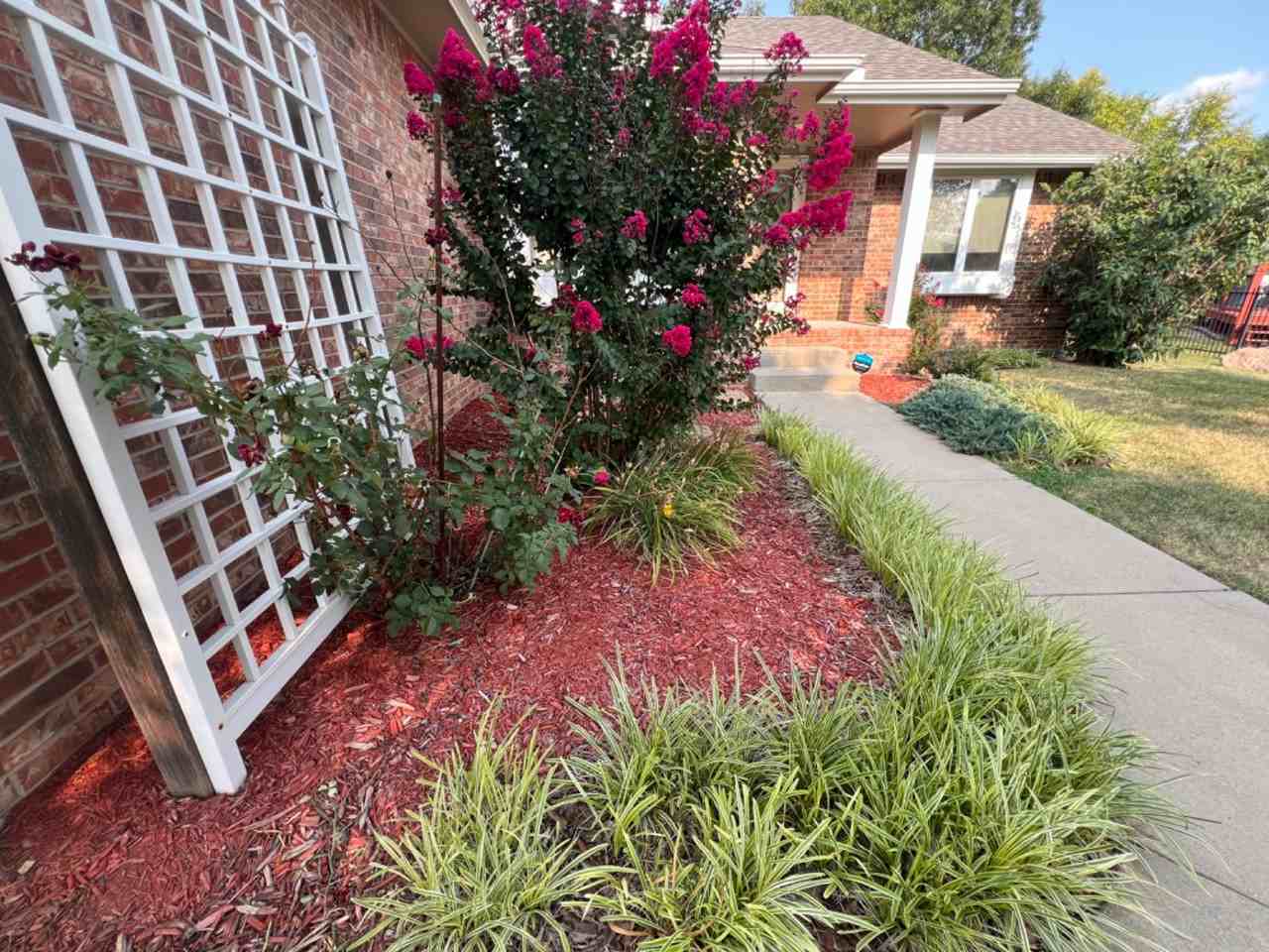 Rare Executive Lease in Kechi - Photo 3 of 50