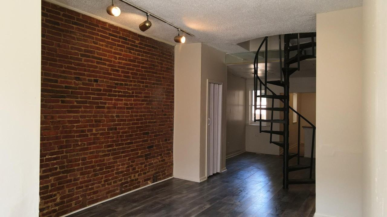 2133 Division Street - Photo 4 of 20