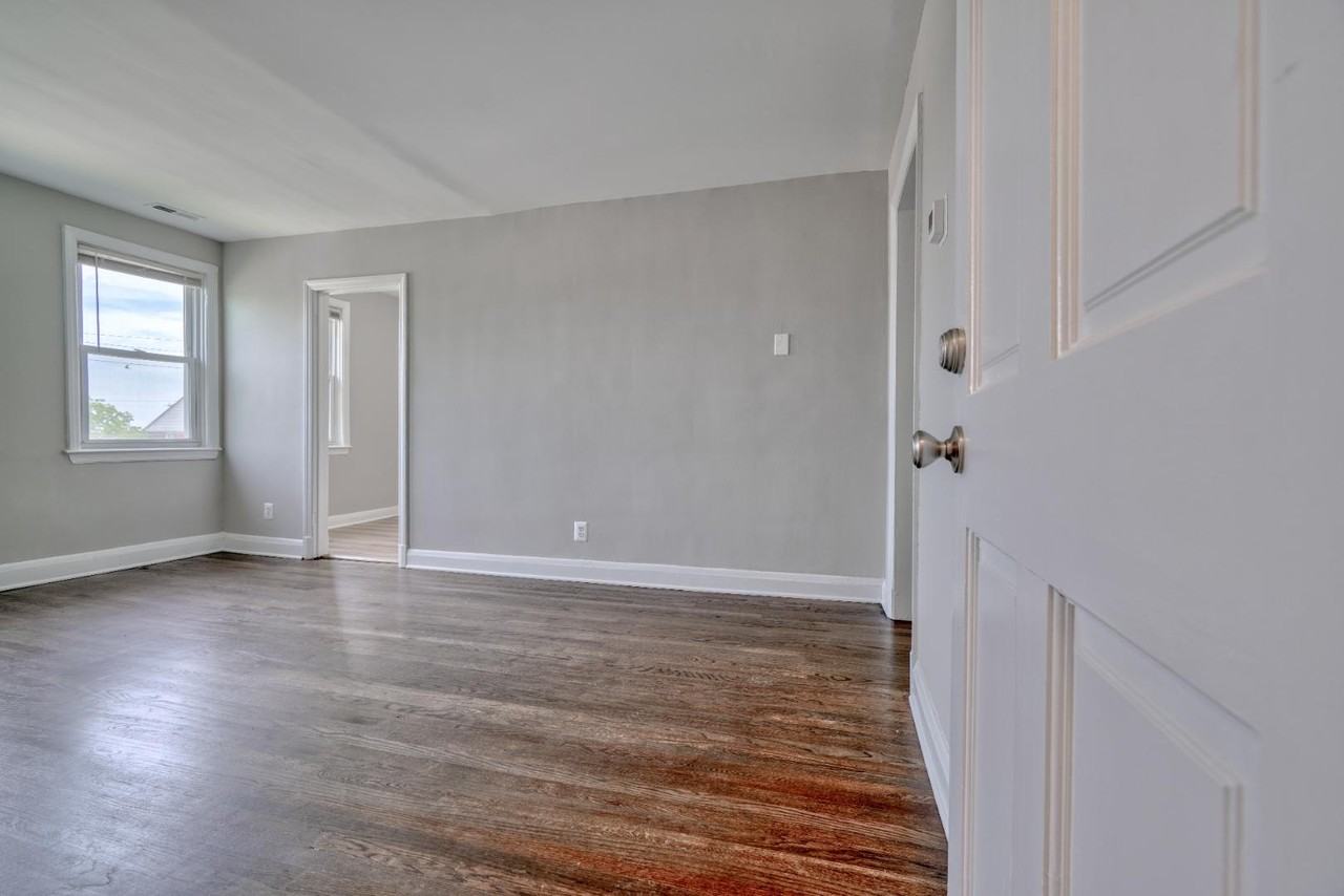 5606 Midwood Ave. - Photo 4 of 10