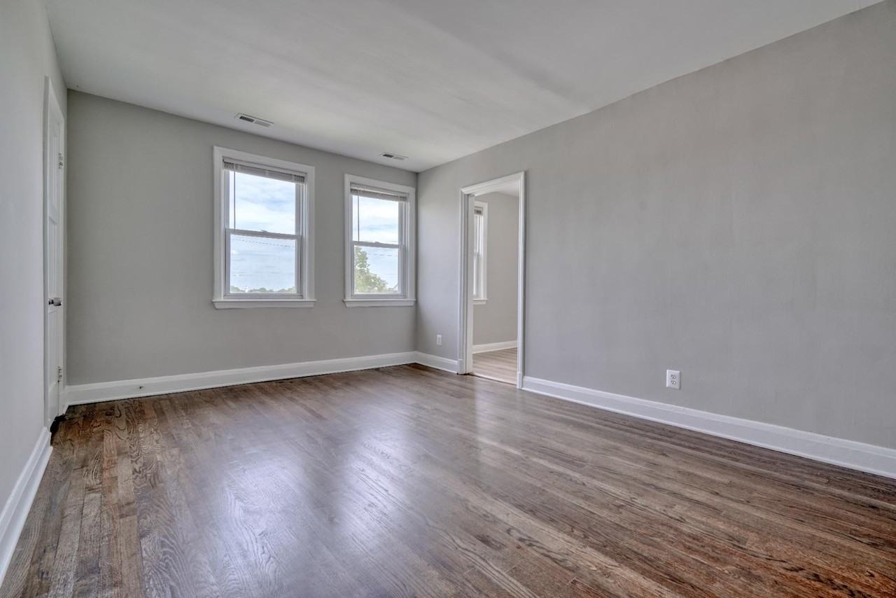 5606 Midwood Ave. - Photo 5 of 10
