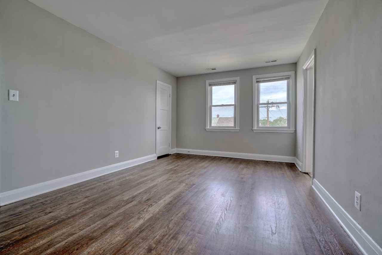 5606 Midwood Ave. - Photo 6 of 10