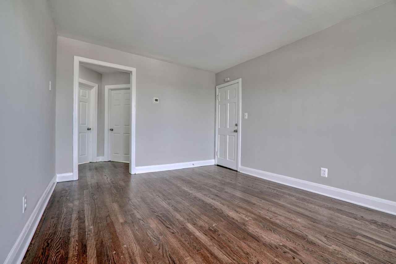 5606 Midwood Ave. - Photo 7 of 10