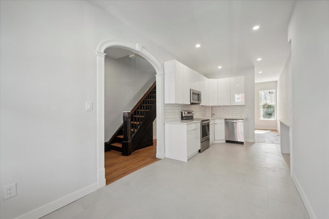 647 N 33rd St - Photo 2 of 10