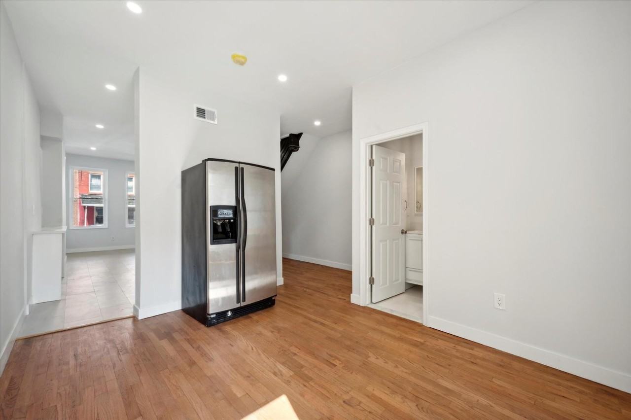 647 N 33rd St - Photo 3 of 10