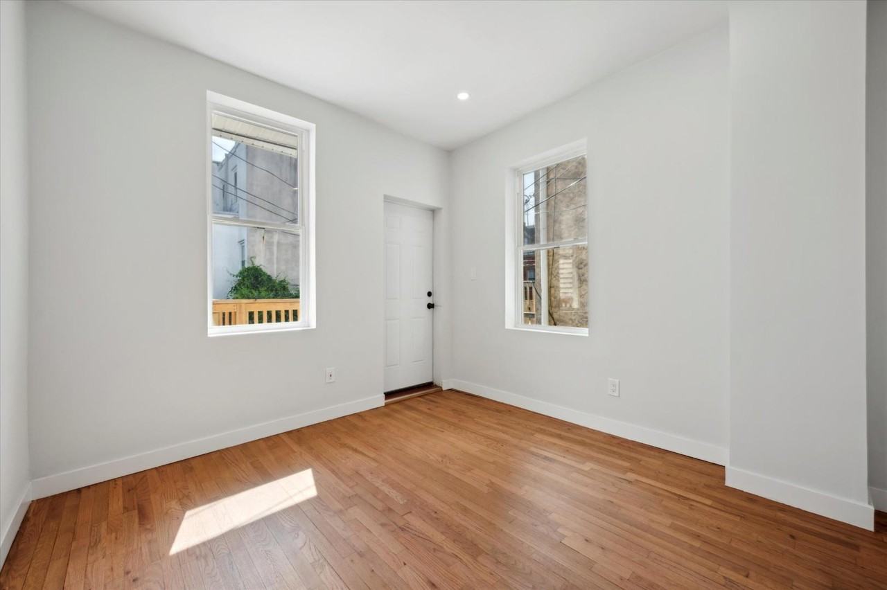 647 N 33rd St - Photo 4 of 10