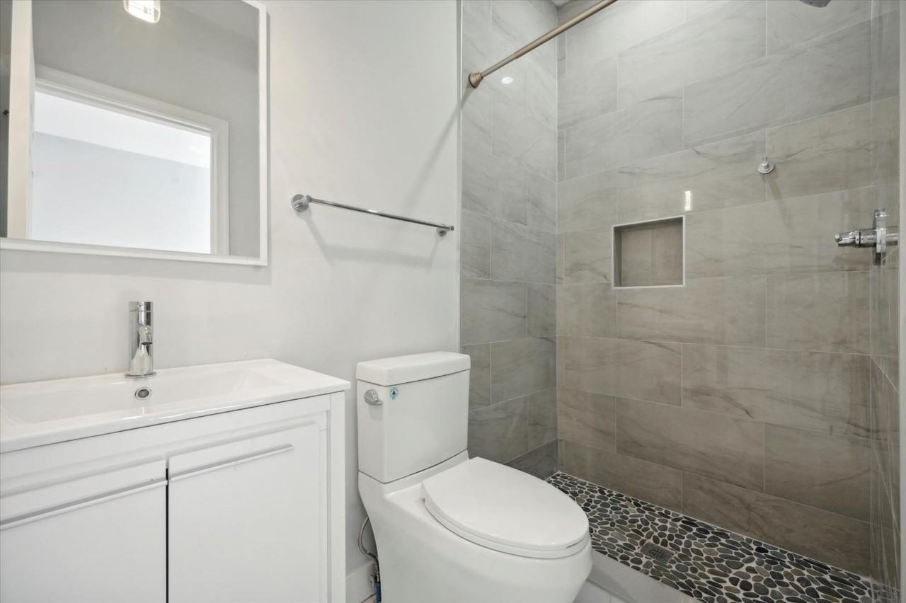 647 N 33rd St - Photo 5 of 10