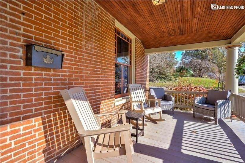 131 Magnolia - Photo 3 of 44