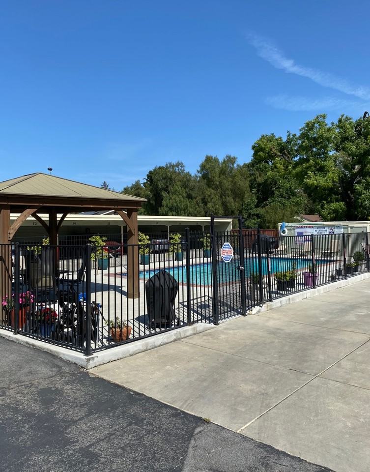 GUMTREE APARTMENTS - Photo 3 of 10