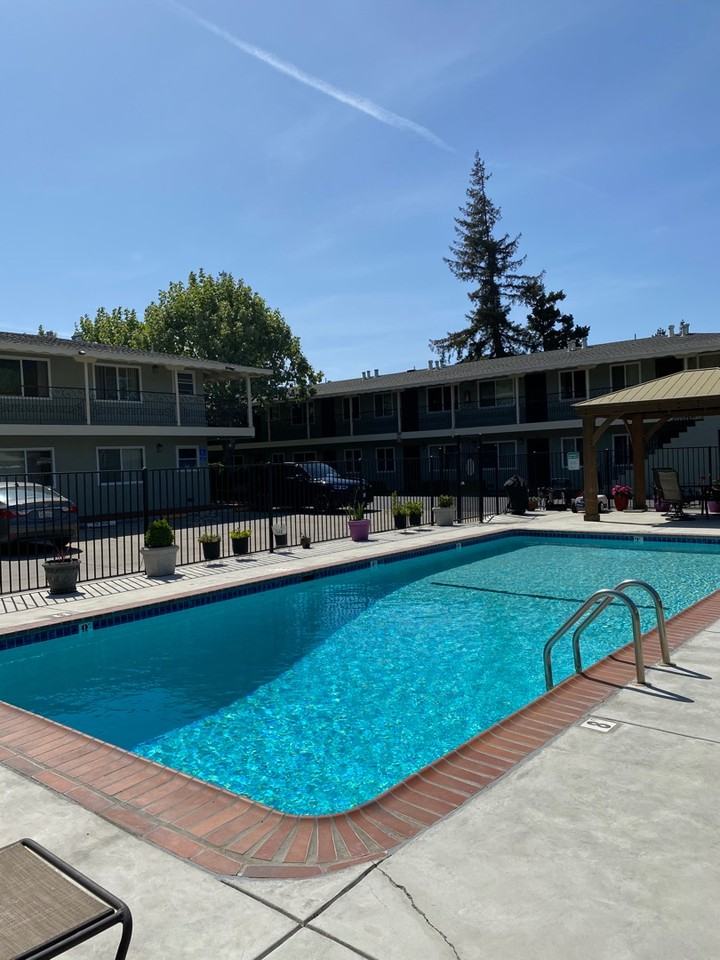 GUMTREE APARTMENTS - Photo 4 of 10