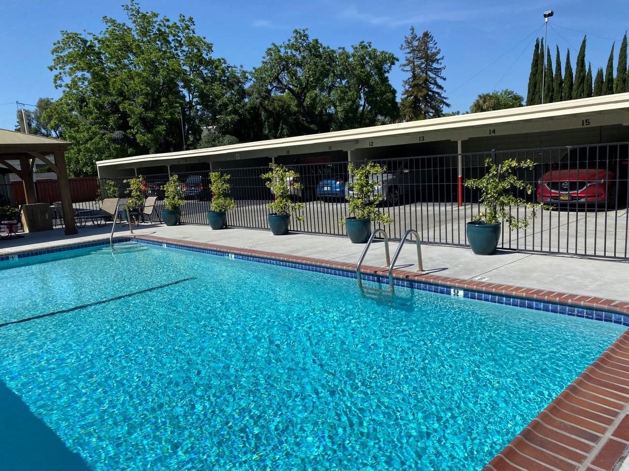 GUMTREE APARTMENTS - Photo 7 of 10