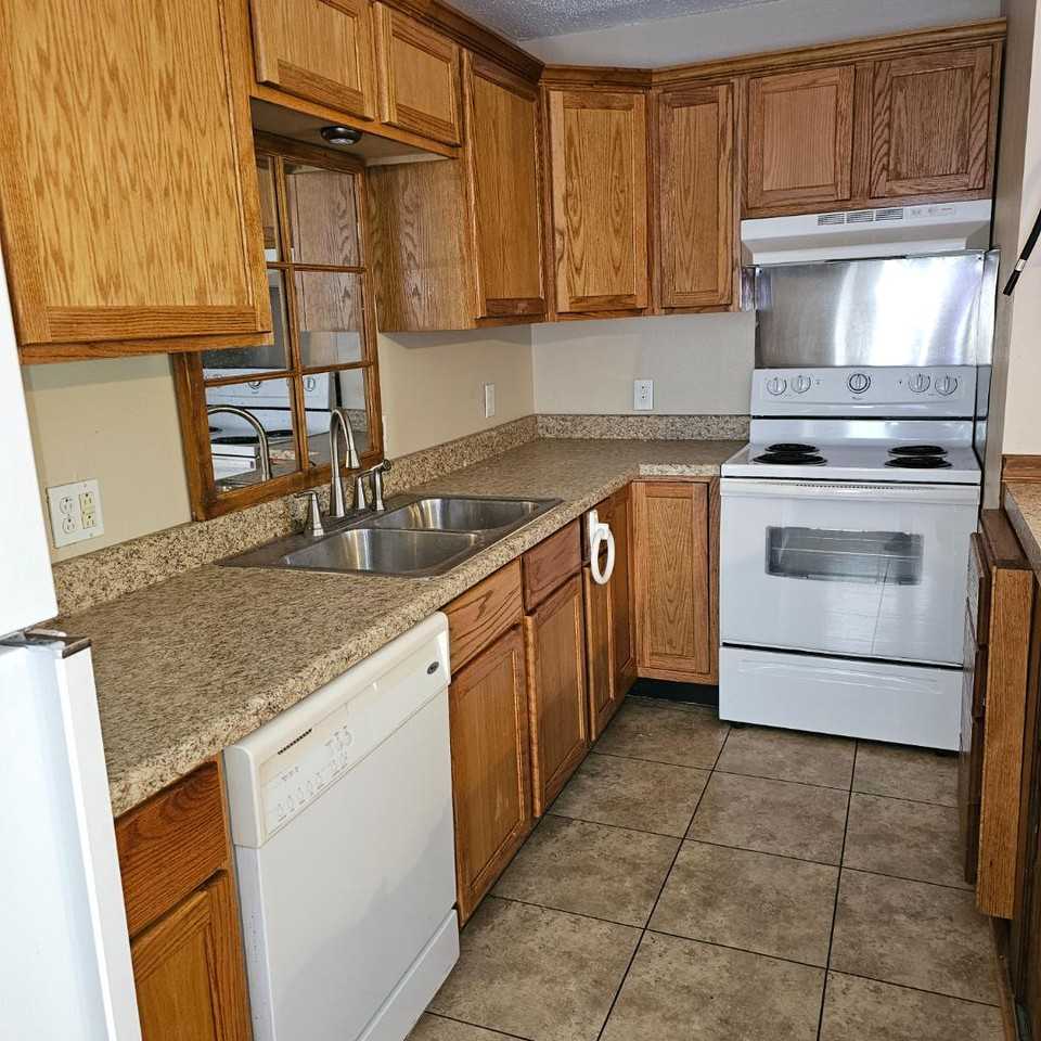 1603 West Main Street - Photo 3 of 16