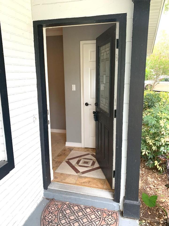 1401 Silverstone Ave - Photo 2 of 48