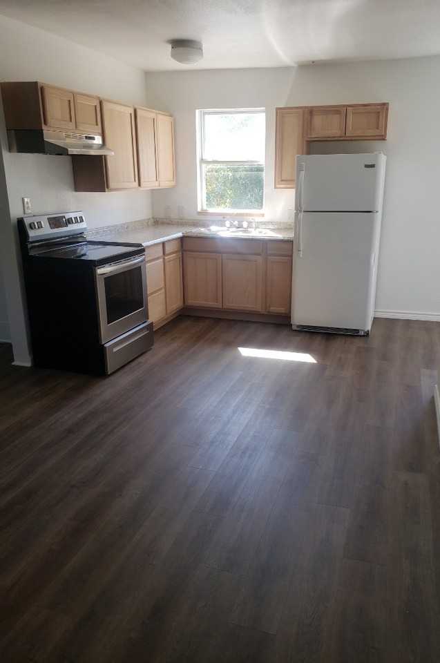 401 E Osage Ave - Photo 3 of 9